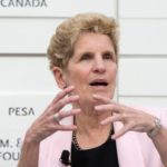 Wynne gets rough ride from autoworker at Ancaster, Ont., town hall meeting