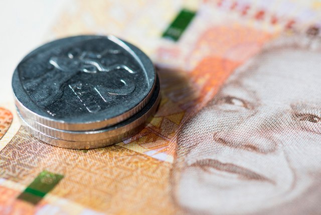 Extending South Africa’s R350 grant by another year to cost taxpayers R35 billion: economist